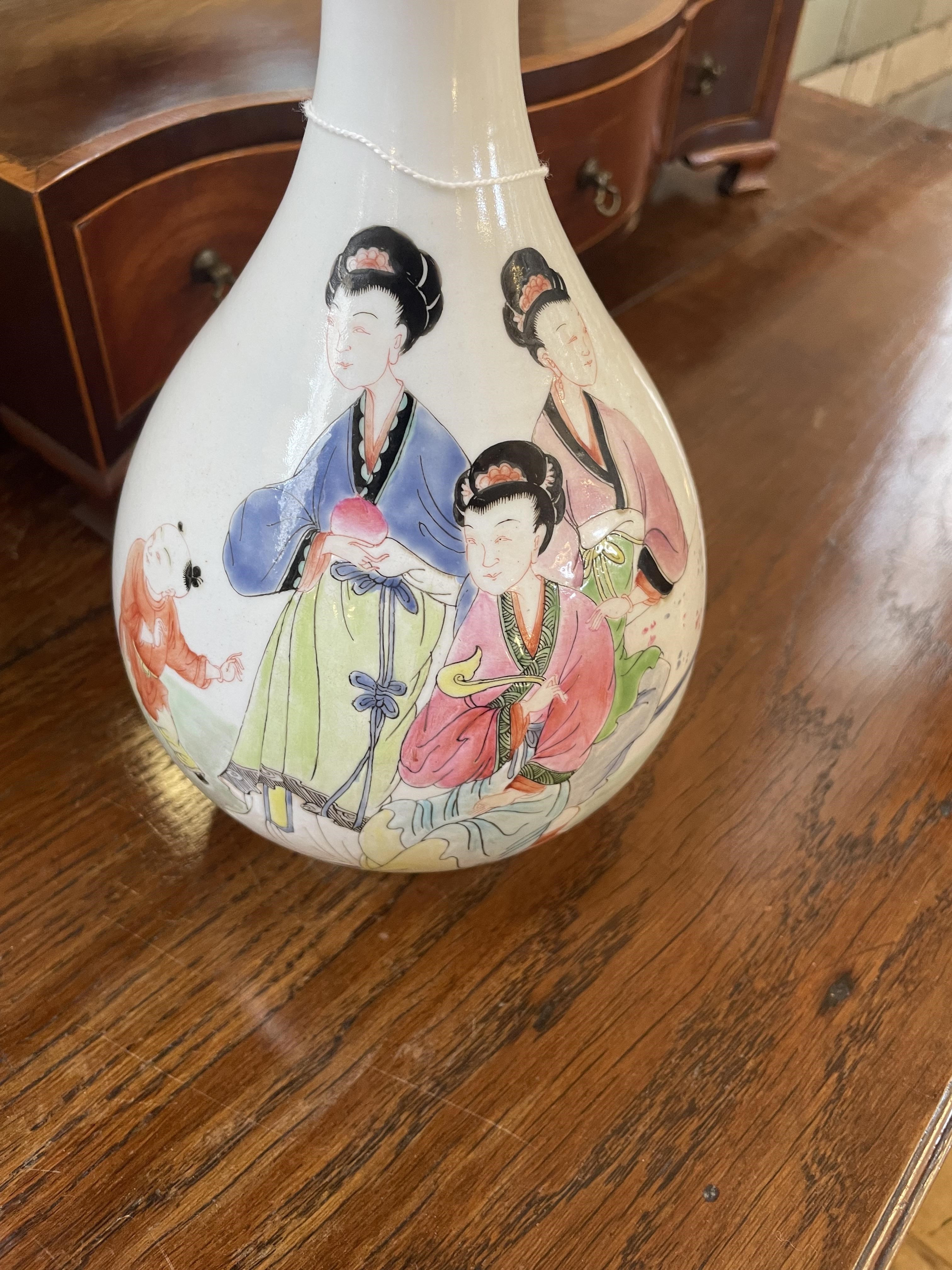 A CHINESE PORCELAIN VASE of baluster form Image