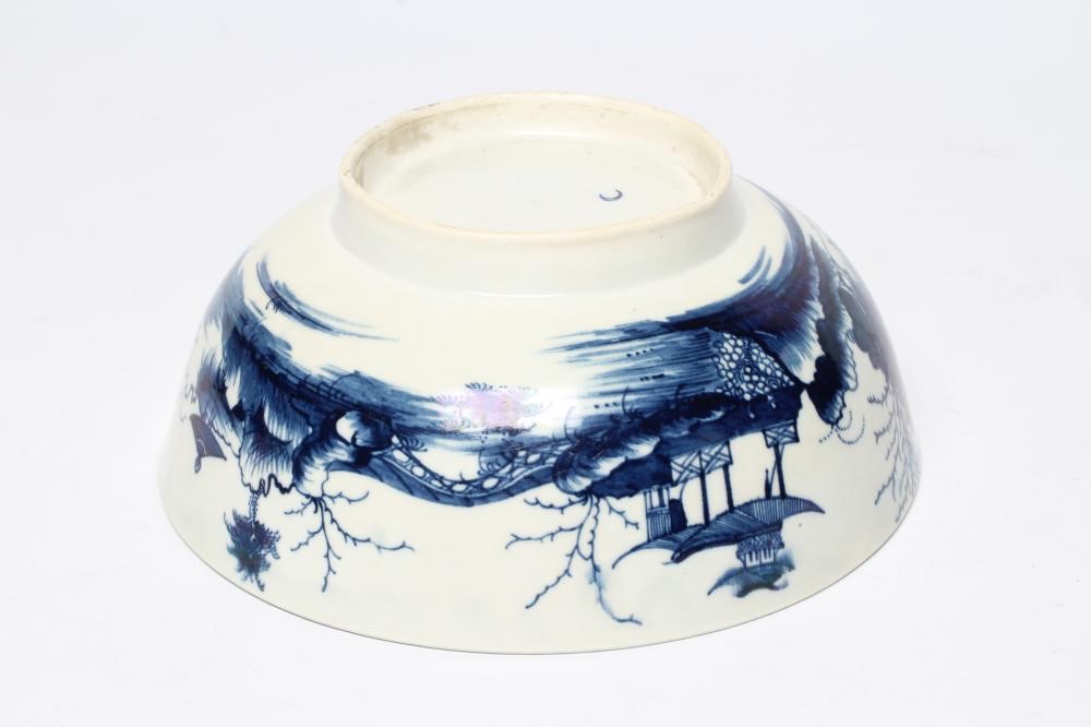 A WORCESTER PORCELAIN PRECIPICE PATTERN BOWL, c.1770, of plain circular form painted in underglaze Image