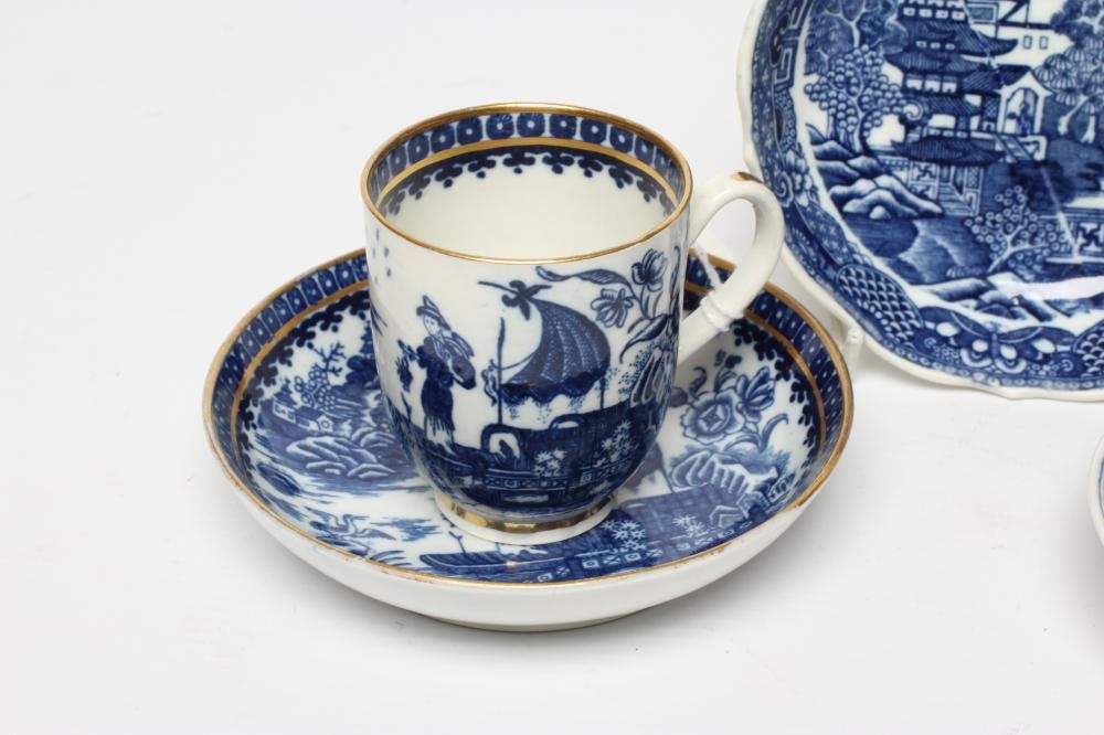 A COLLECTION OF WORCESTER AND CAUGHLEY PORCELAIN Image