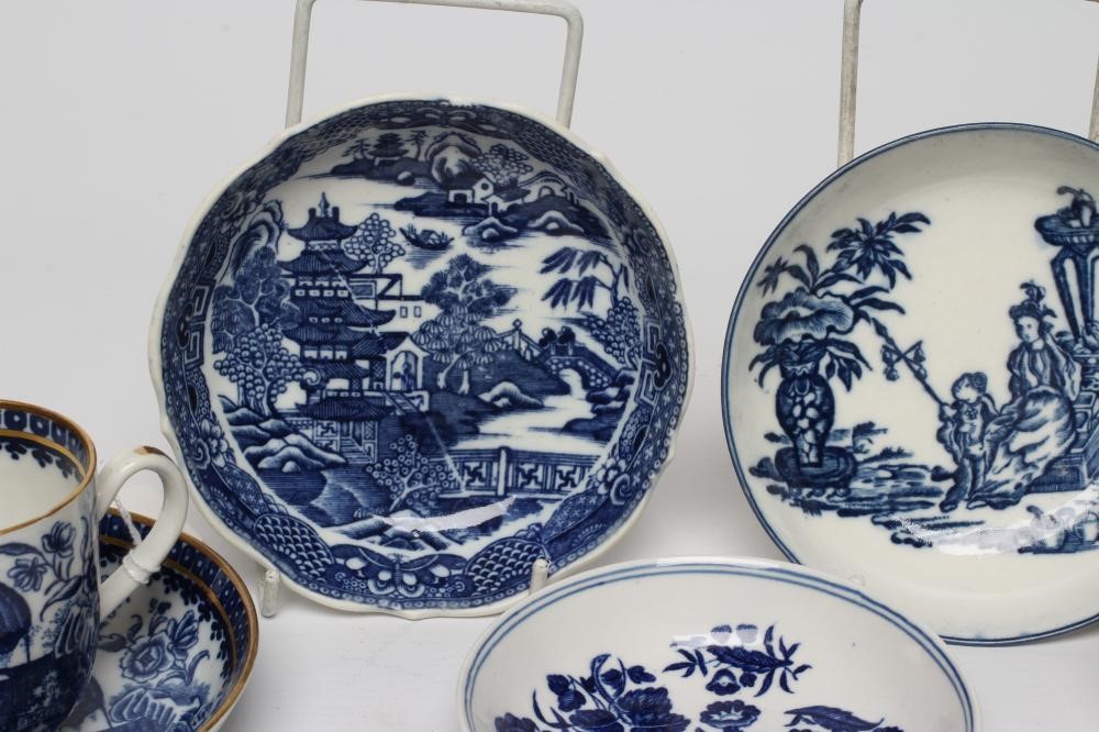 A COLLECTION OF WORCESTER AND CAUGHLEY PORCELAIN Image