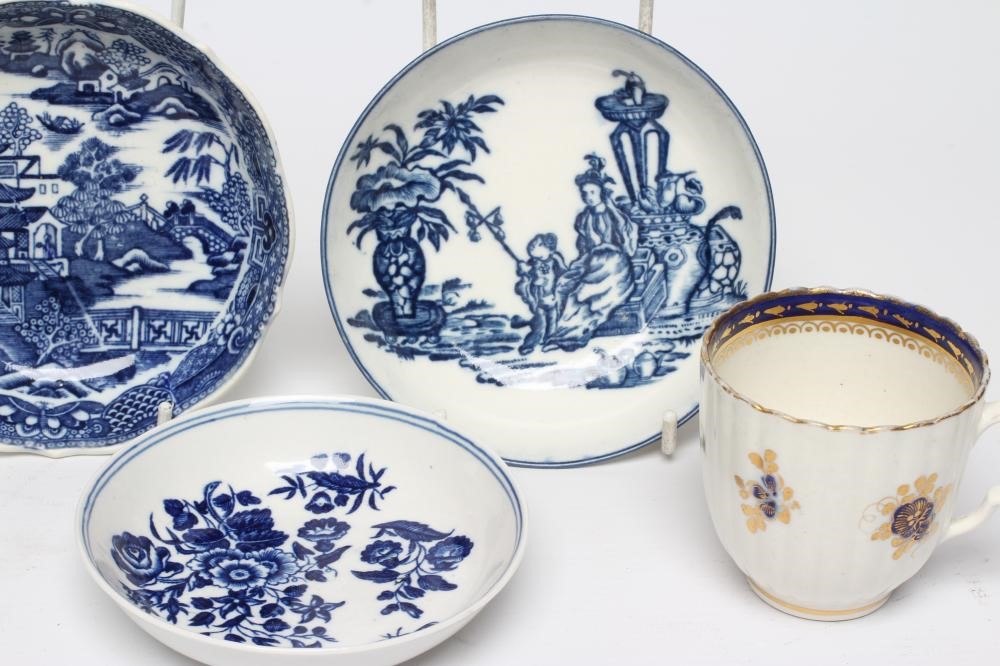 A COLLECTION OF WORCESTER AND CAUGHLEY PORCELAIN Image