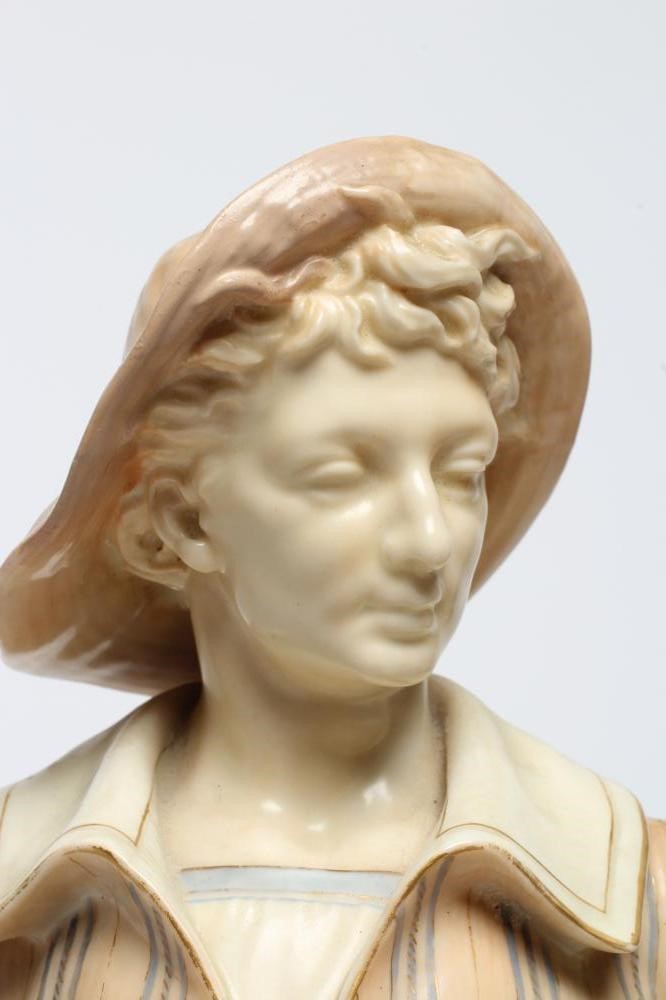 A PAIR OF VICTORIAN ROYAL WORCESTER PORCELAIN FIGURES Image