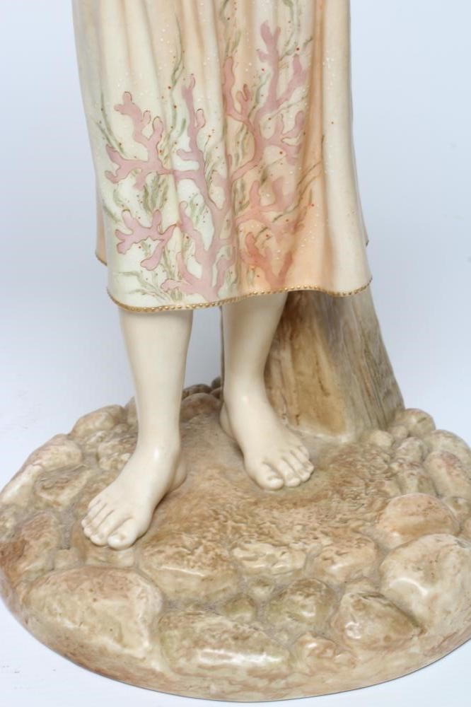 A PAIR OF VICTORIAN ROYAL WORCESTER PORCELAIN FIGURES Image