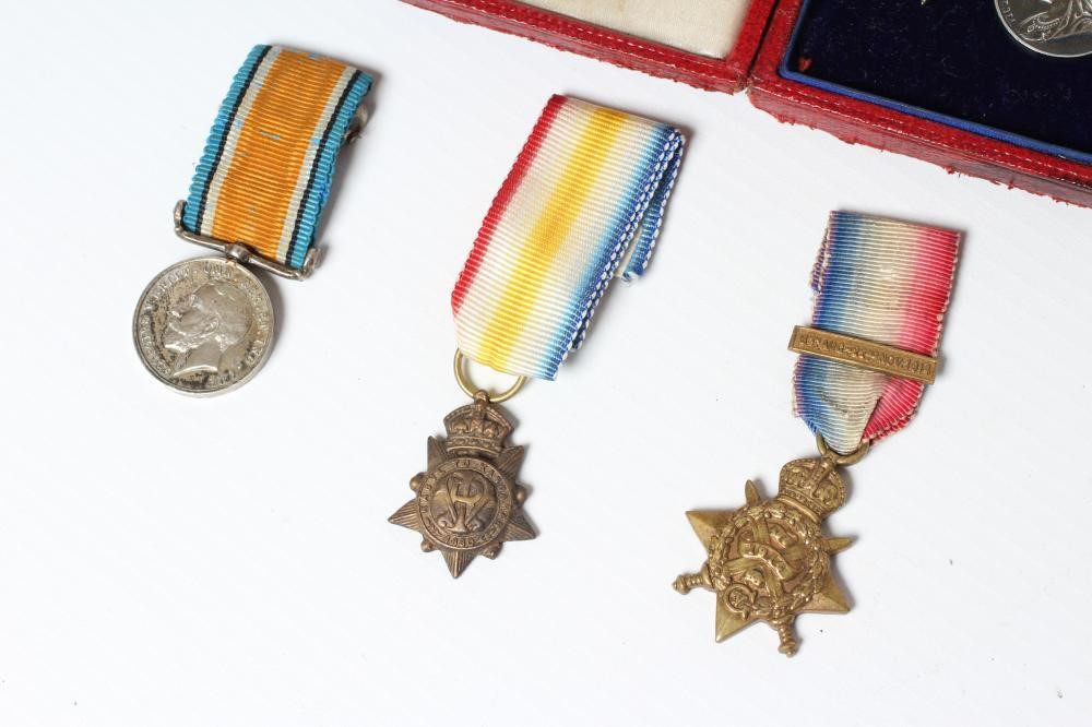 A SMALL COLLECTION OF MINIATURE MEDALS Image