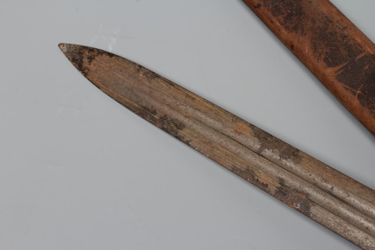 A SCOTTISH INFANTRY OFFICER'S SWORD with 33 1/4" double fullered blade Image