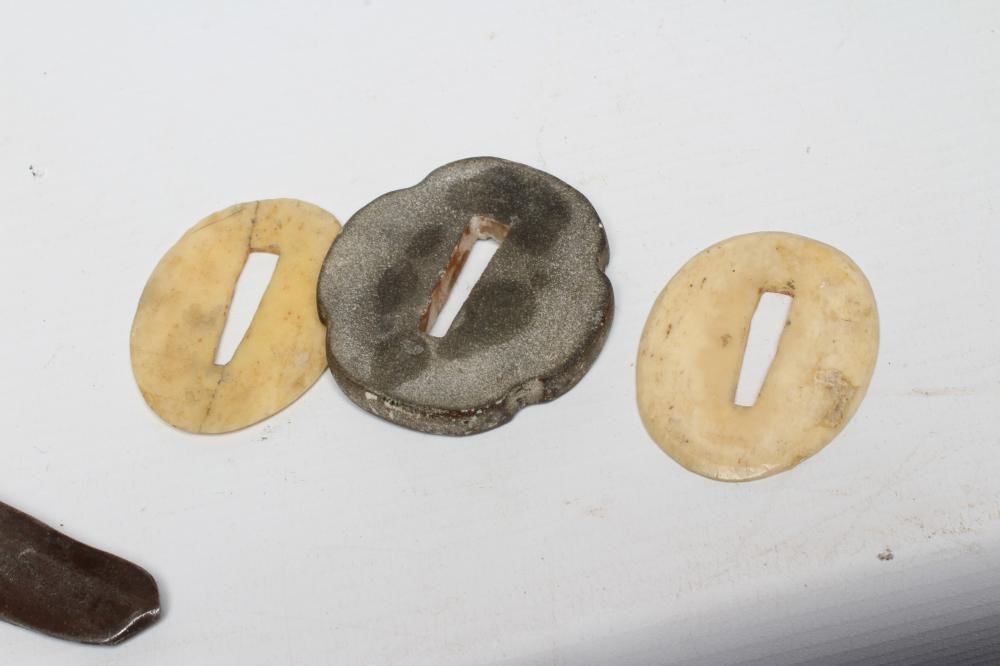 A JAPANESE BONE DECORATED WAKAZASHI with 20" curved blade Image