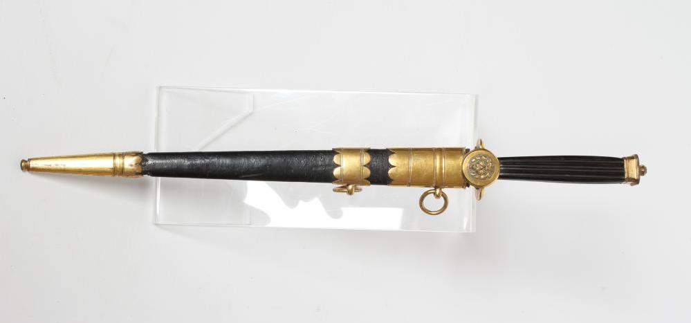 A GEORGIAN OFFICER'S DIRK with 8 5/8" stiletto blade, gilt cross guard with lion lozenge, fluted Image