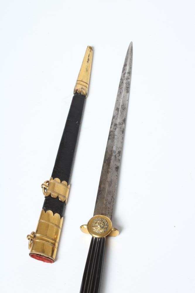 A GEORGIAN OFFICER'S DIRK with 8 5/8" stiletto blade, gilt cross guard with lion lozenge, fluted Image