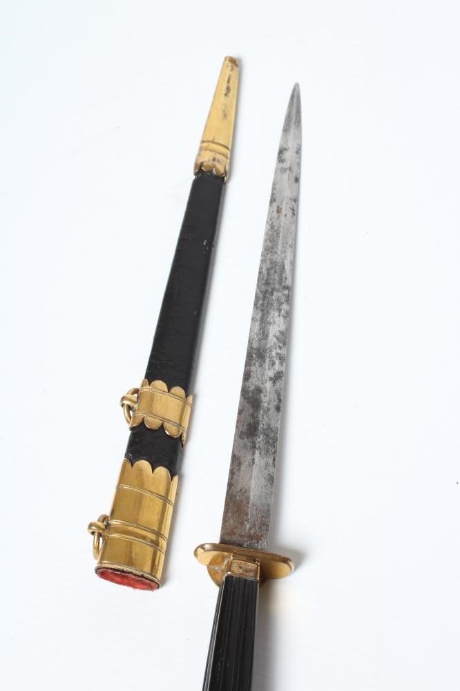 A GEORGIAN OFFICER'S DIRK with 8 5/8" stiletto blade, gilt cross guard with lion lozenge, fluted Image