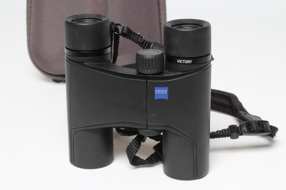 ZEISS VICTORY 10X25 BINOCULARS with strap and case (Est. plus 24% premium inc. VAT) Image