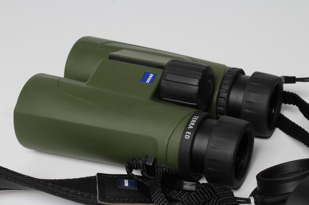 ZEISS TERRA ED 8X42 BINOCULARS in green, with lens covers and strap (Est. plus 24% premium inc. VAT) Image