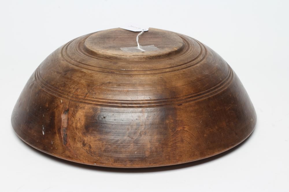 A TREEN DAIRY BOWL, 19th century, with incised line banding, 14 1/2" wide (Est. plus 24% premium Image
