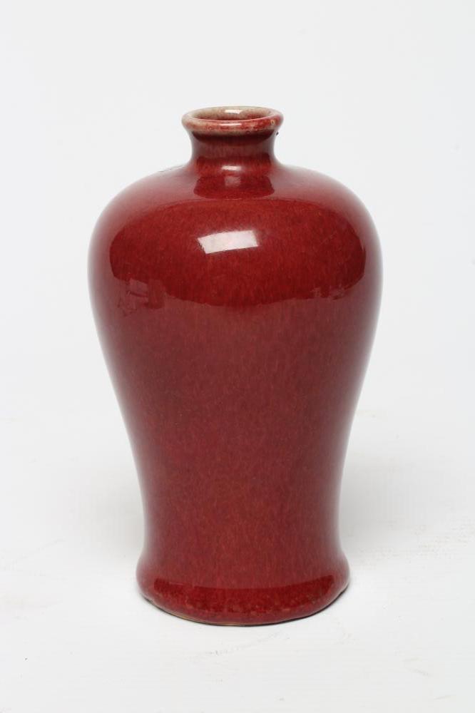 A CHINESE STONEWARE RED FLAMBE GLAZED MEIPING VASE, unmarked, 5" high (Est. plus 24% premium inc. Image