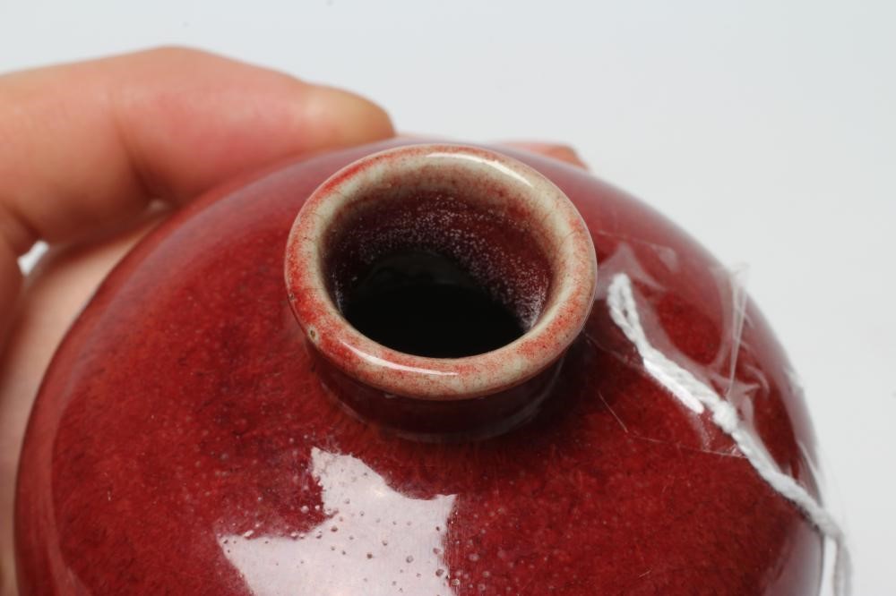 A CHINESE STONEWARE RED FLAMBE GLAZED MEIPING VASE, unmarked, 5" high (Est. plus 24% premium inc. Image