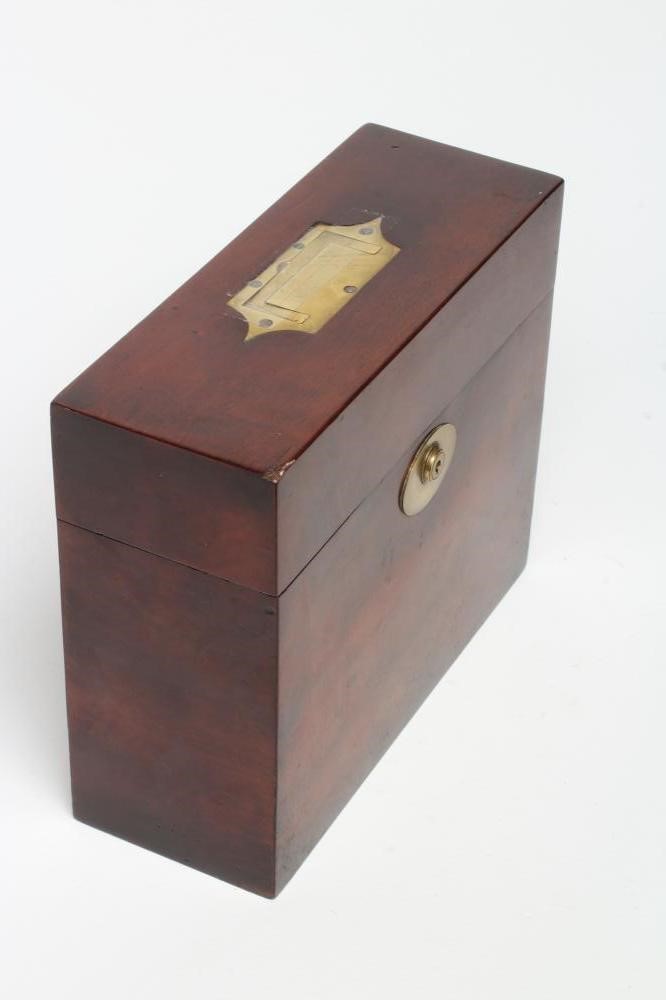 A REGENCY MAHOGANY DECANTER BOX of plain oblong form Image