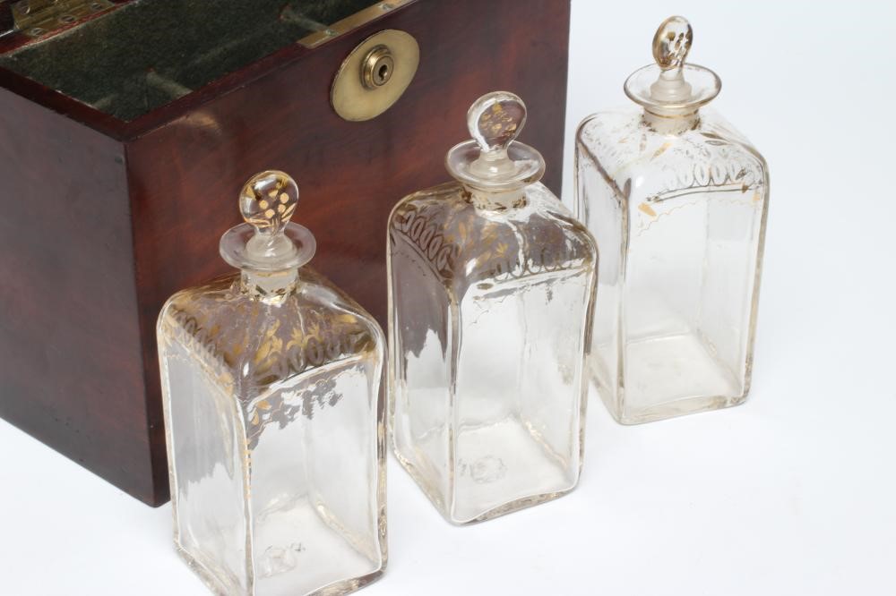 A REGENCY MAHOGANY DECANTER BOX of plain oblong form Image