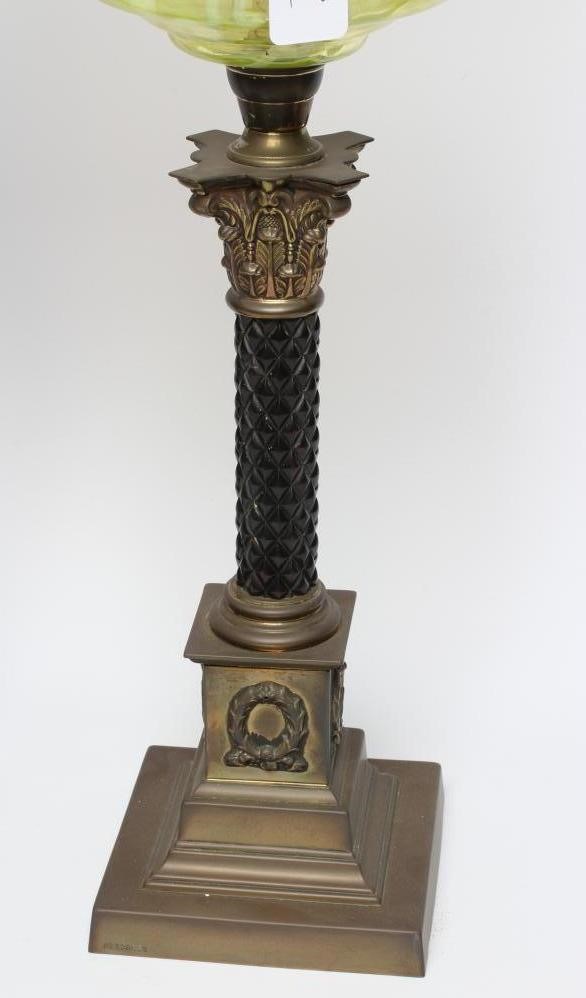 A VICTORIAN BRASS CORINTHIAN COLUMN OIL LAMP Image