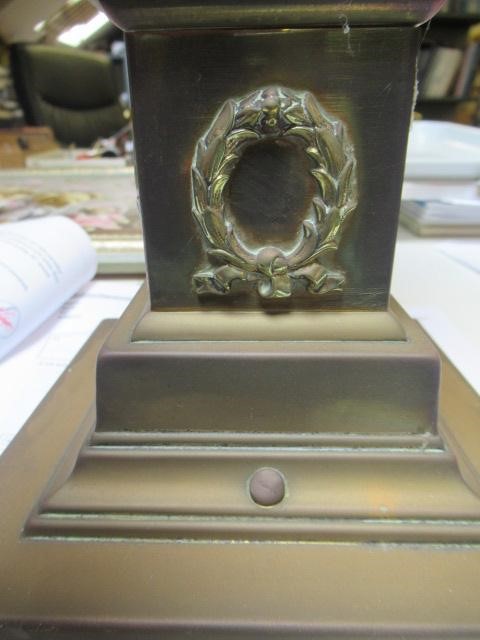 A VICTORIAN BRASS CORINTHIAN COLUMN OIL LAMP Image