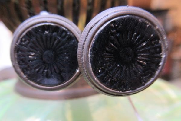 A VICTORIAN BRASS CORINTHIAN COLUMN OIL LAMP Image