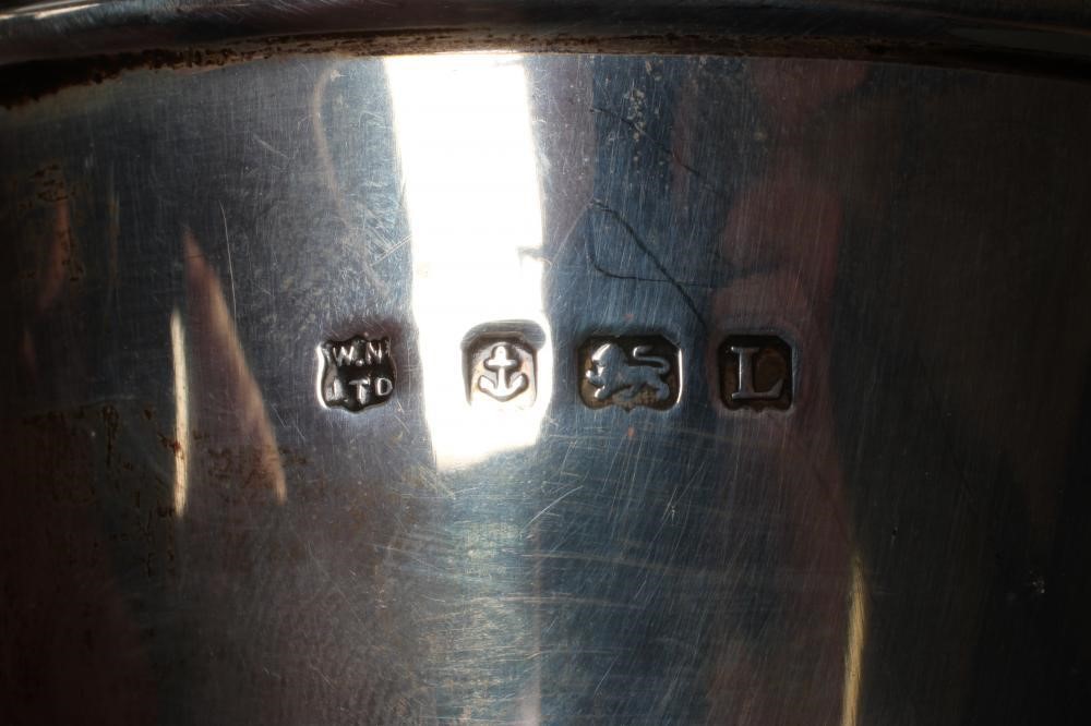 AN ART DECO SILVER COFFEE POT Image