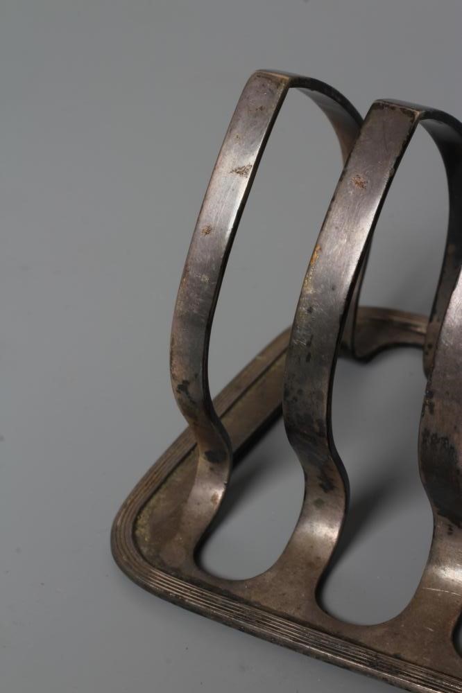 A SILVER SEVEN BAR TOASTRACK Image