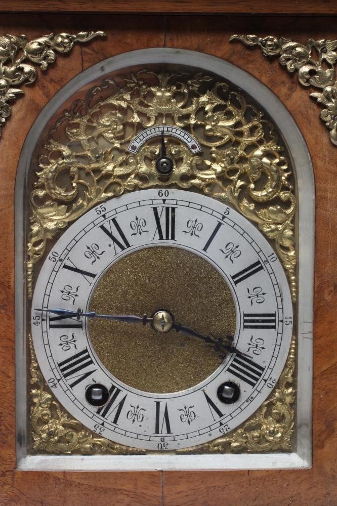 A LENZKIRCH LIGHT OAK AND WALNUT CASED TABLE CLOCK Image