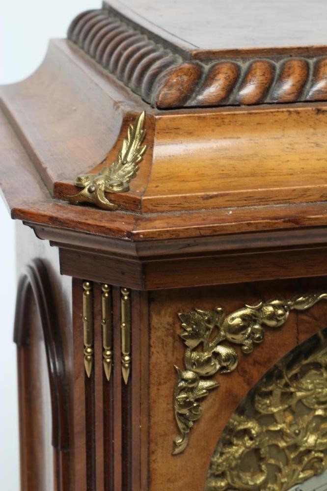 A LENZKIRCH LIGHT OAK AND WALNUT CASED TABLE CLOCK Image
