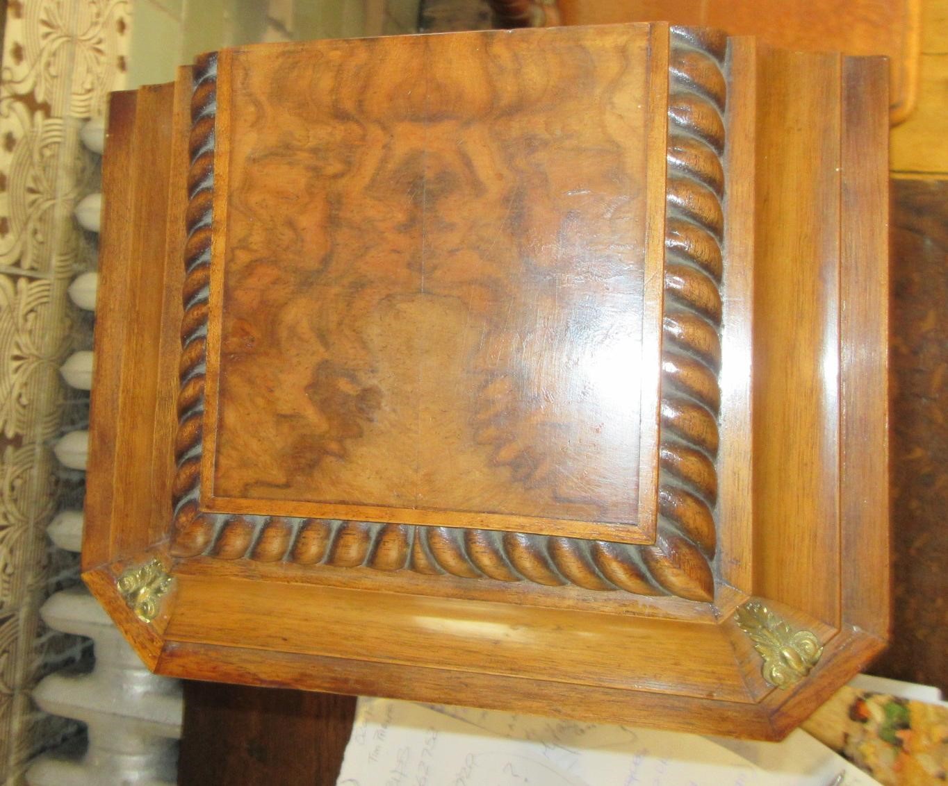 A LENZKIRCH LIGHT OAK AND WALNUT CASED TABLE CLOCK Image