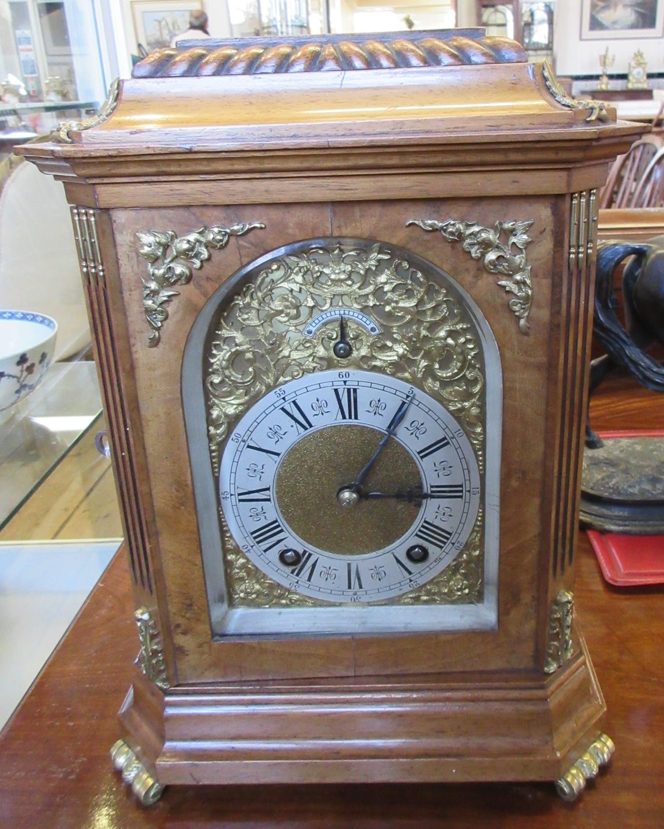 A LENZKIRCH LIGHT OAK AND WALNUT CASED TABLE CLOCK Image