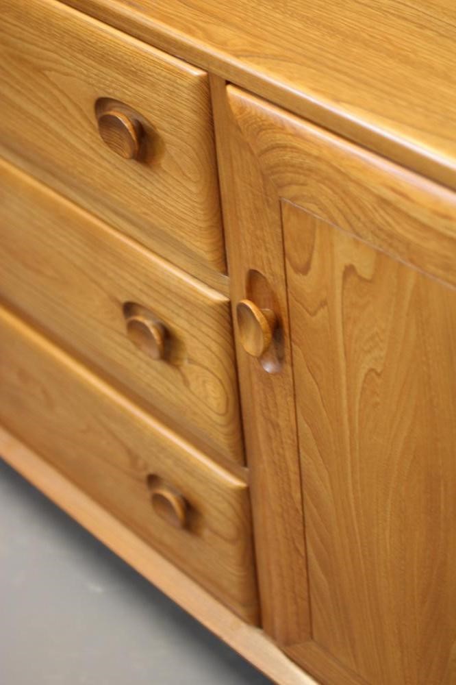 AN ERCOL LIGHT ELM SIDEBOARD Image