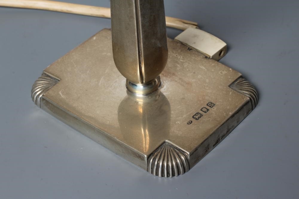 AN ART DECO SILVER ELECTRIC TABLE LAMP BASE Image