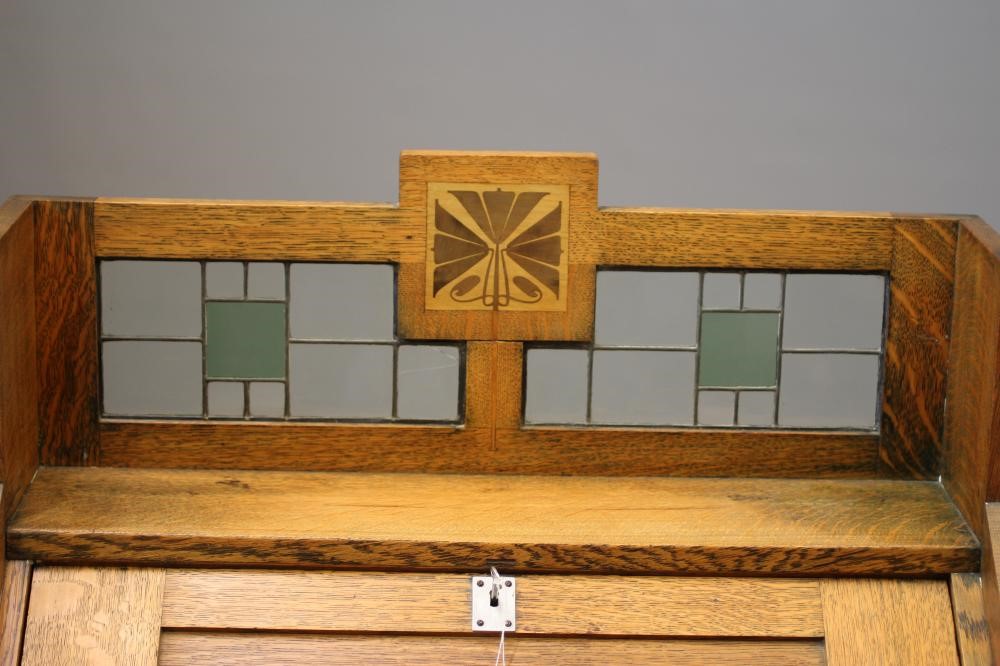 AN ARTS AND CRAFTS OAK BUREAU Image