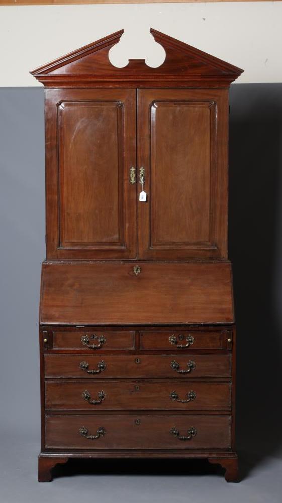 A GEORGIAN MAHOGANY BUREAU CABINET Image