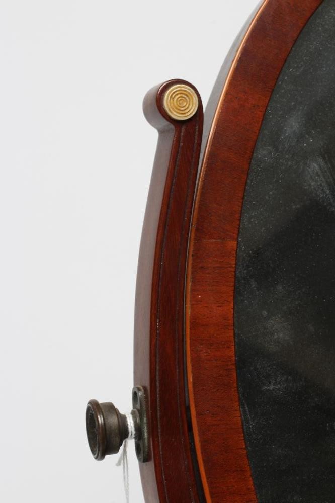A GEORGIAN MAHOGANY TOILET MIRROR Image