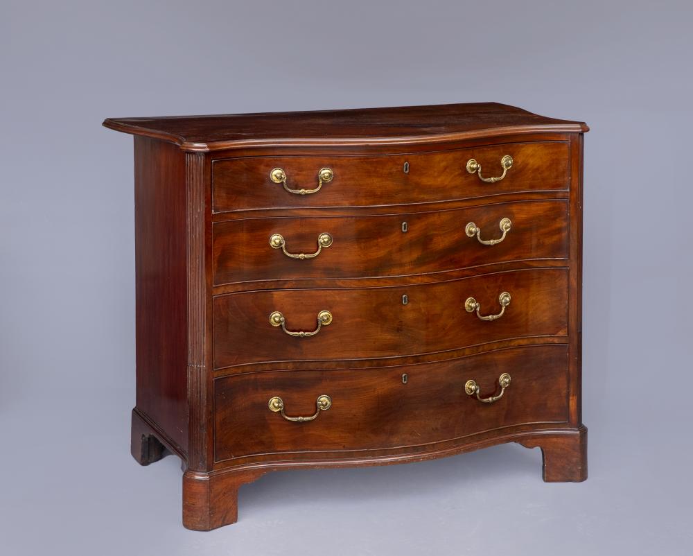 A GEORGIAN MAHOGANY SERPENTINE COMMODE CHEST Image
