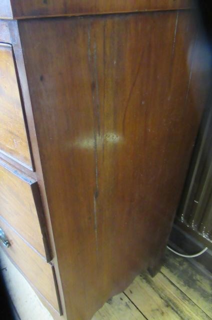 A GEORGIAN MAHOGANY BOWED CHEST Image
