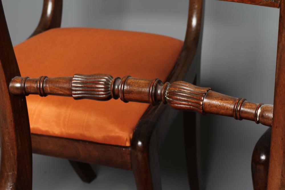 A SET OF FOUR REGENCY MAHOGANY DINING CHAIRS Image