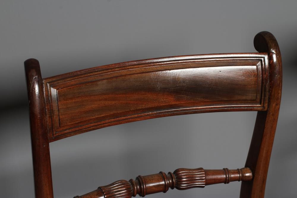 A SET OF FOUR REGENCY MAHOGANY DINING CHAIRS Image