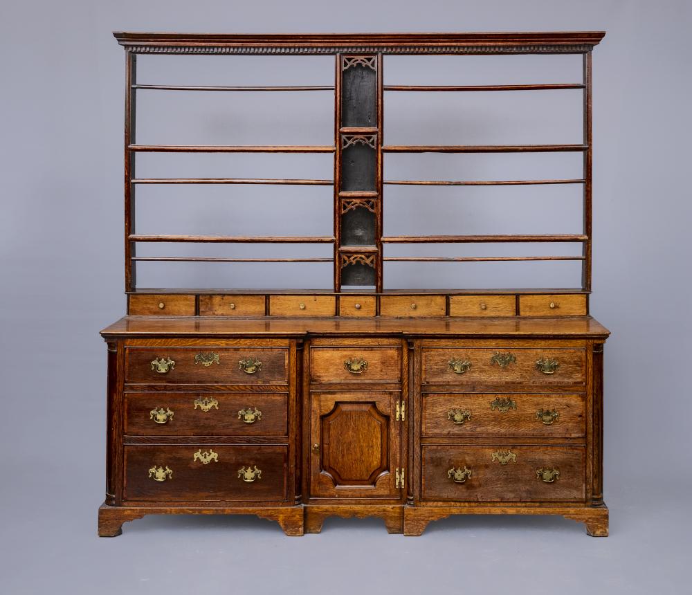 A GEORGIAN OAK ENCLOSED DRESSER Image