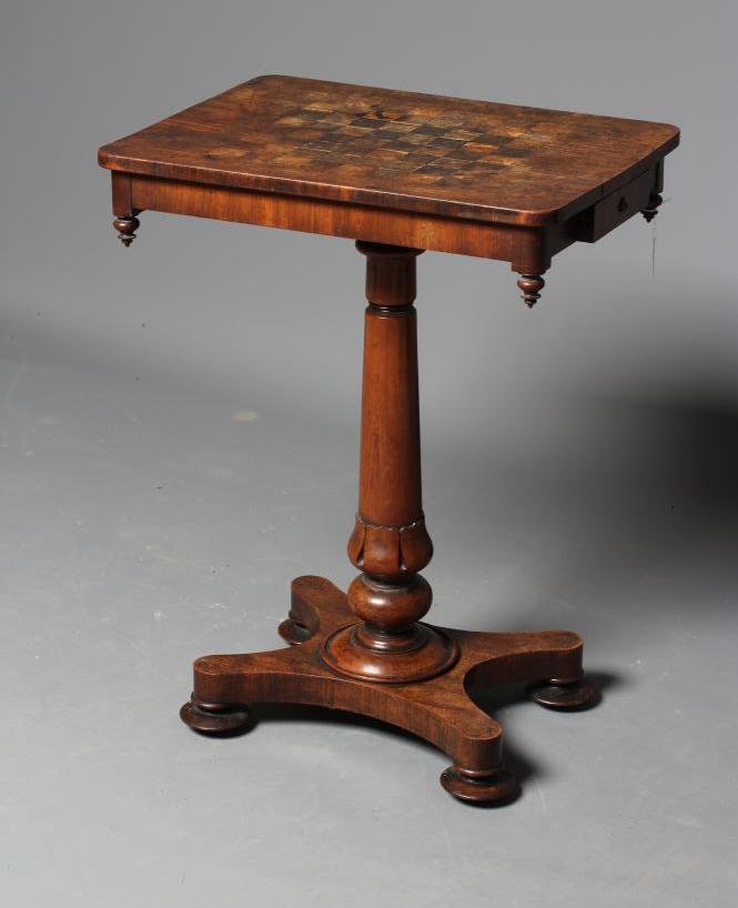 AN EARLY VICTORIAN MAHOGANY GAMES/WINE TABLE of rounded oblong form with turned corner pendants Image