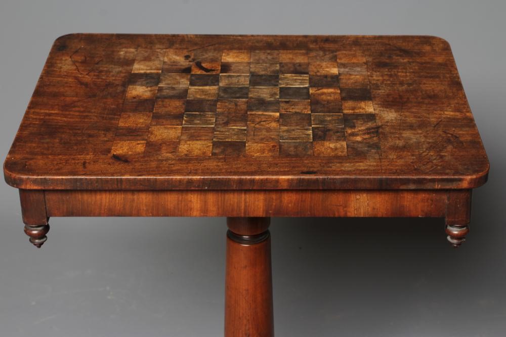 AN EARLY VICTORIAN MAHOGANY GAMES/WINE TABLE of rounded oblong form with turned corner pendants Image