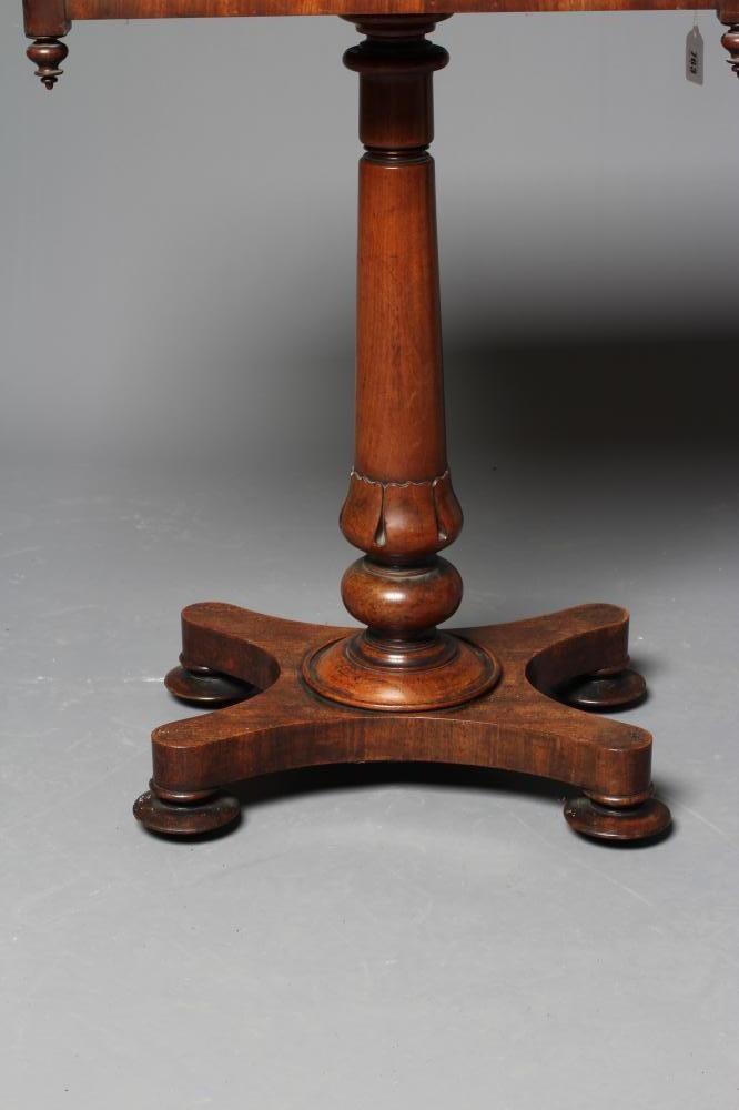 AN EARLY VICTORIAN MAHOGANY GAMES/WINE TABLE of rounded oblong form with turned corner pendants Image