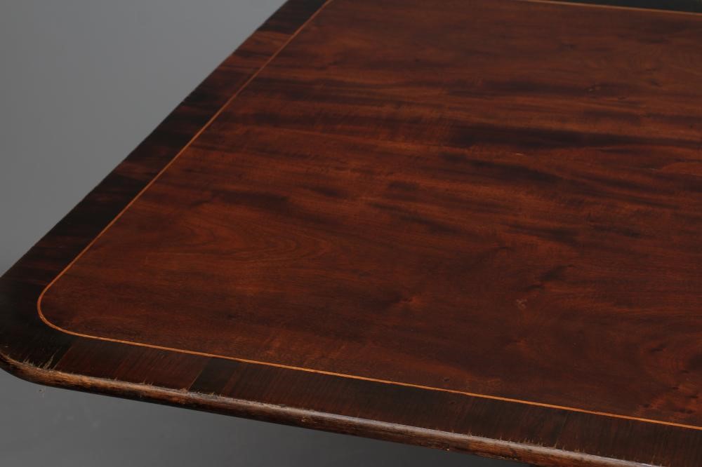 A GEORGIAN MAHOGANY BREAKFAST TABLE Image