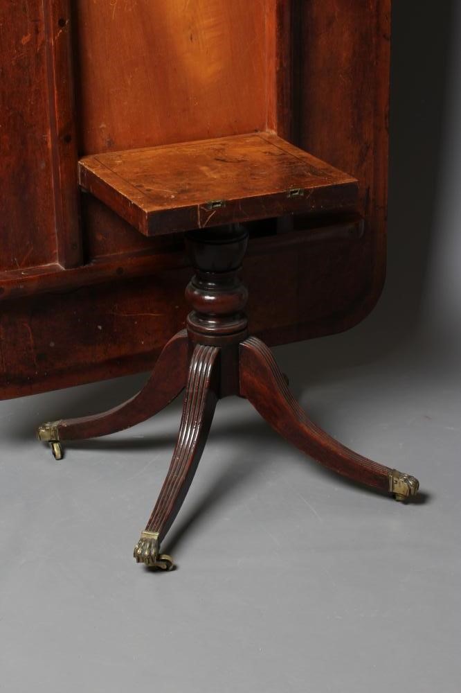 A GEORGIAN MAHOGANY BREAKFAST TABLE Image