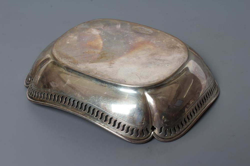 A SMALL SILVER DISH, by Manoah Rhodes, Sheffield 1924, of rounded oblong form with re-entrant Image