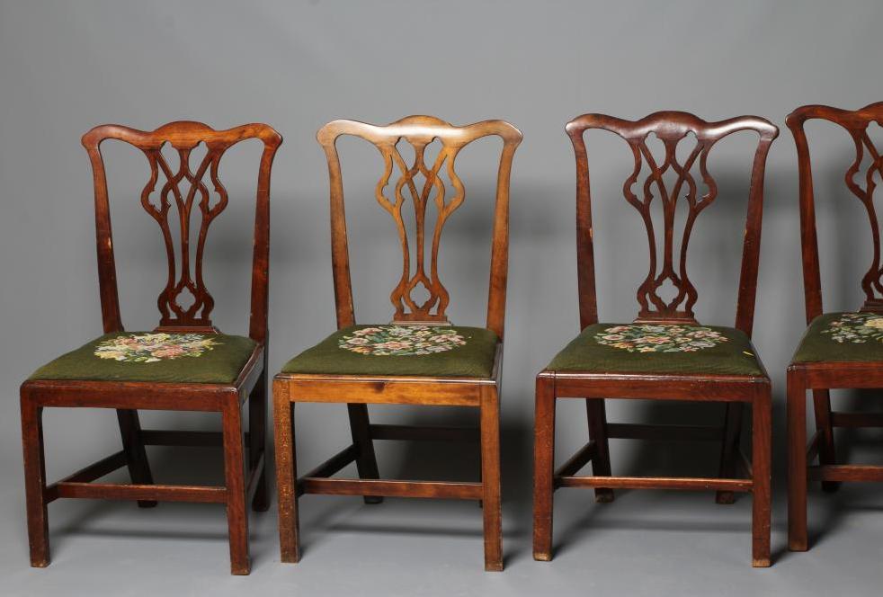 A SET OF SIX GEORGIAN OAK DINING CHAIRS Image
