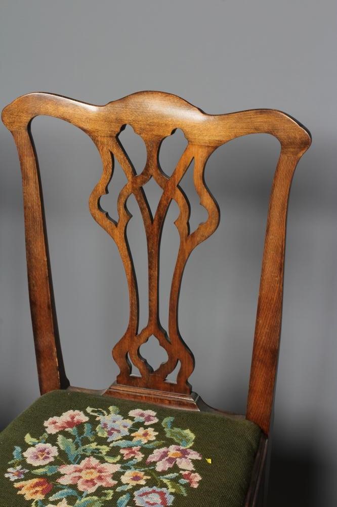 A SET OF SIX GEORGIAN OAK DINING CHAIRS Image