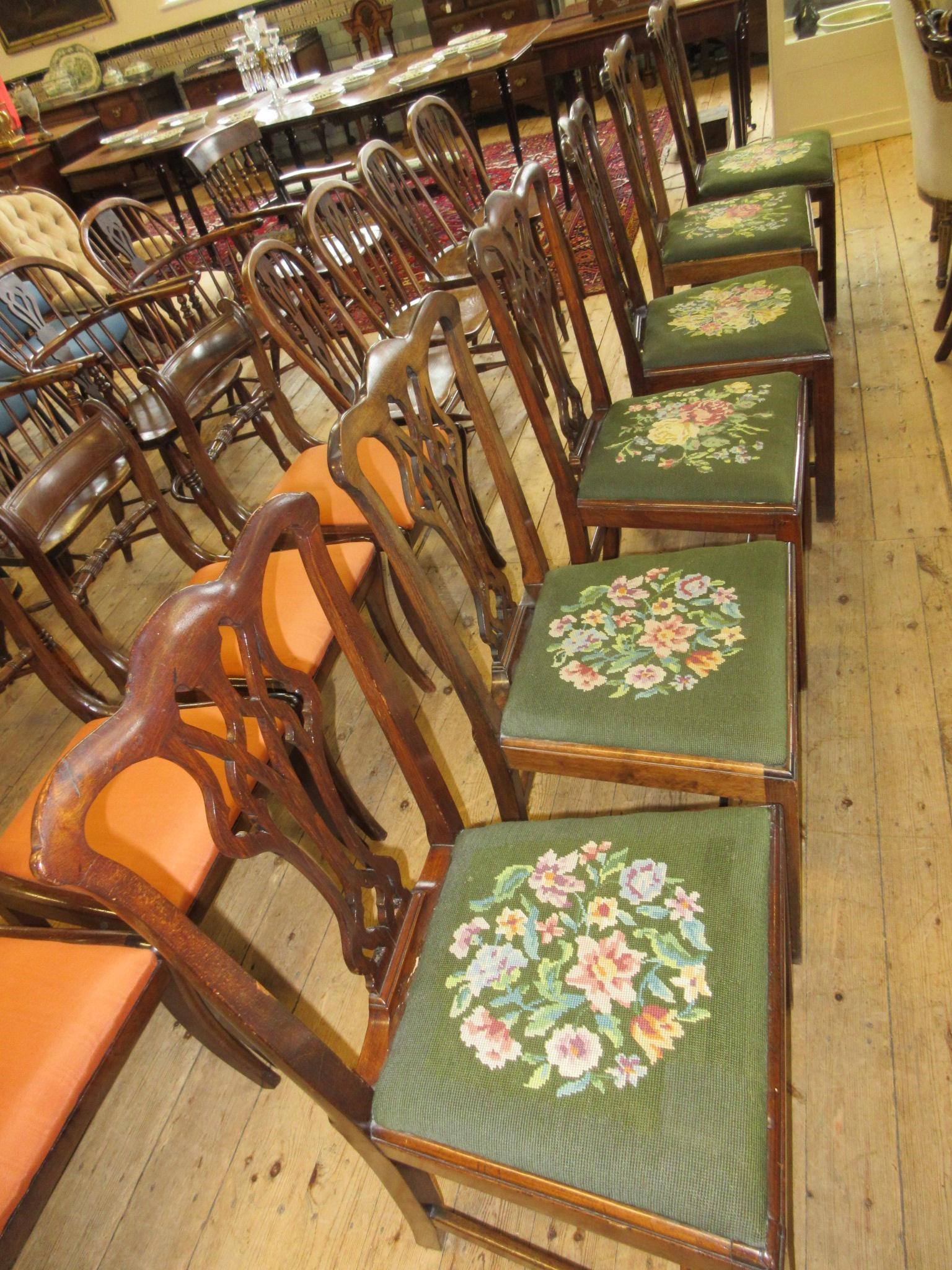 A SET OF SIX GEORGIAN OAK DINING CHAIRS Image