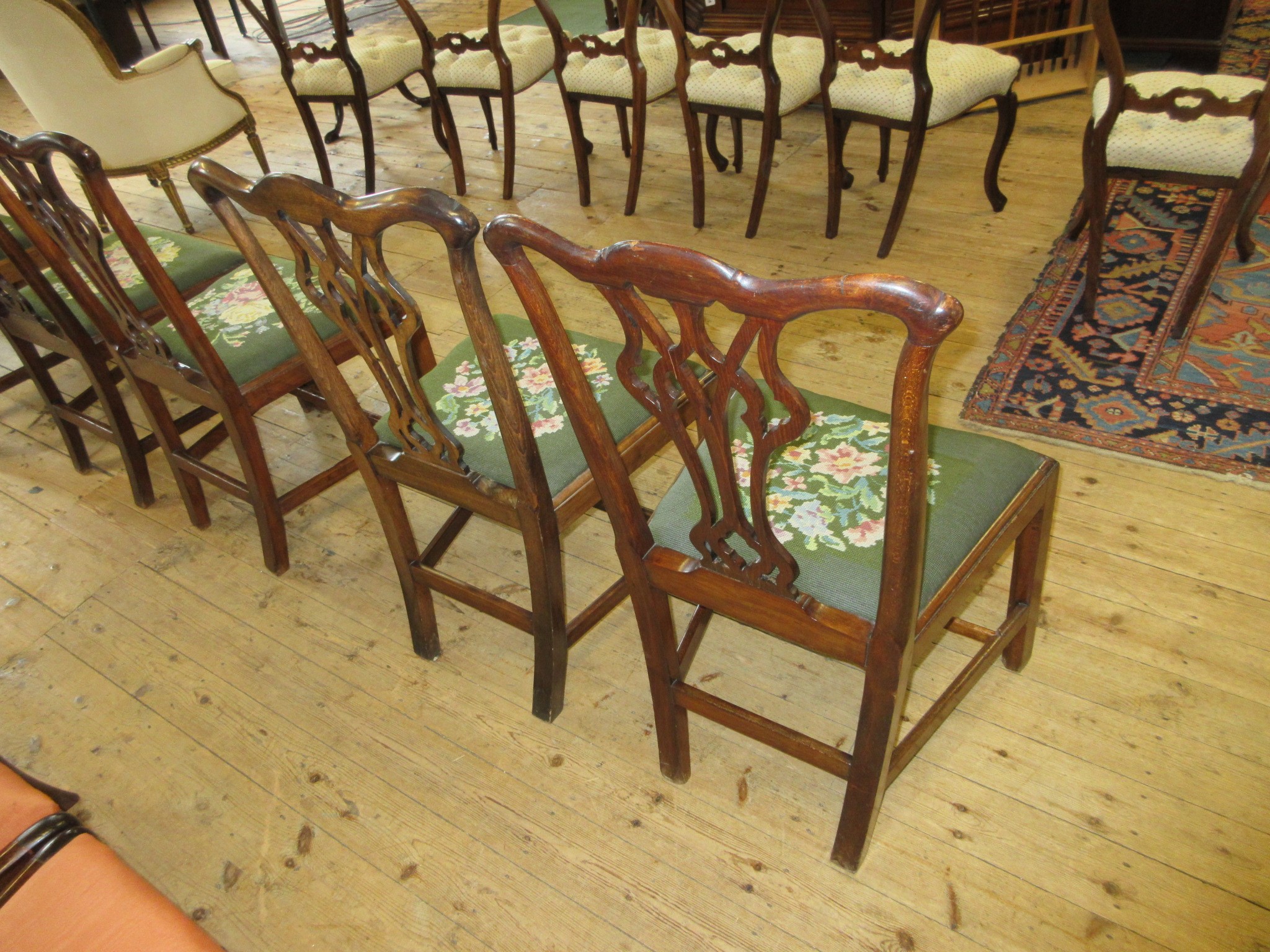 A SET OF SIX GEORGIAN OAK DINING CHAIRS Image