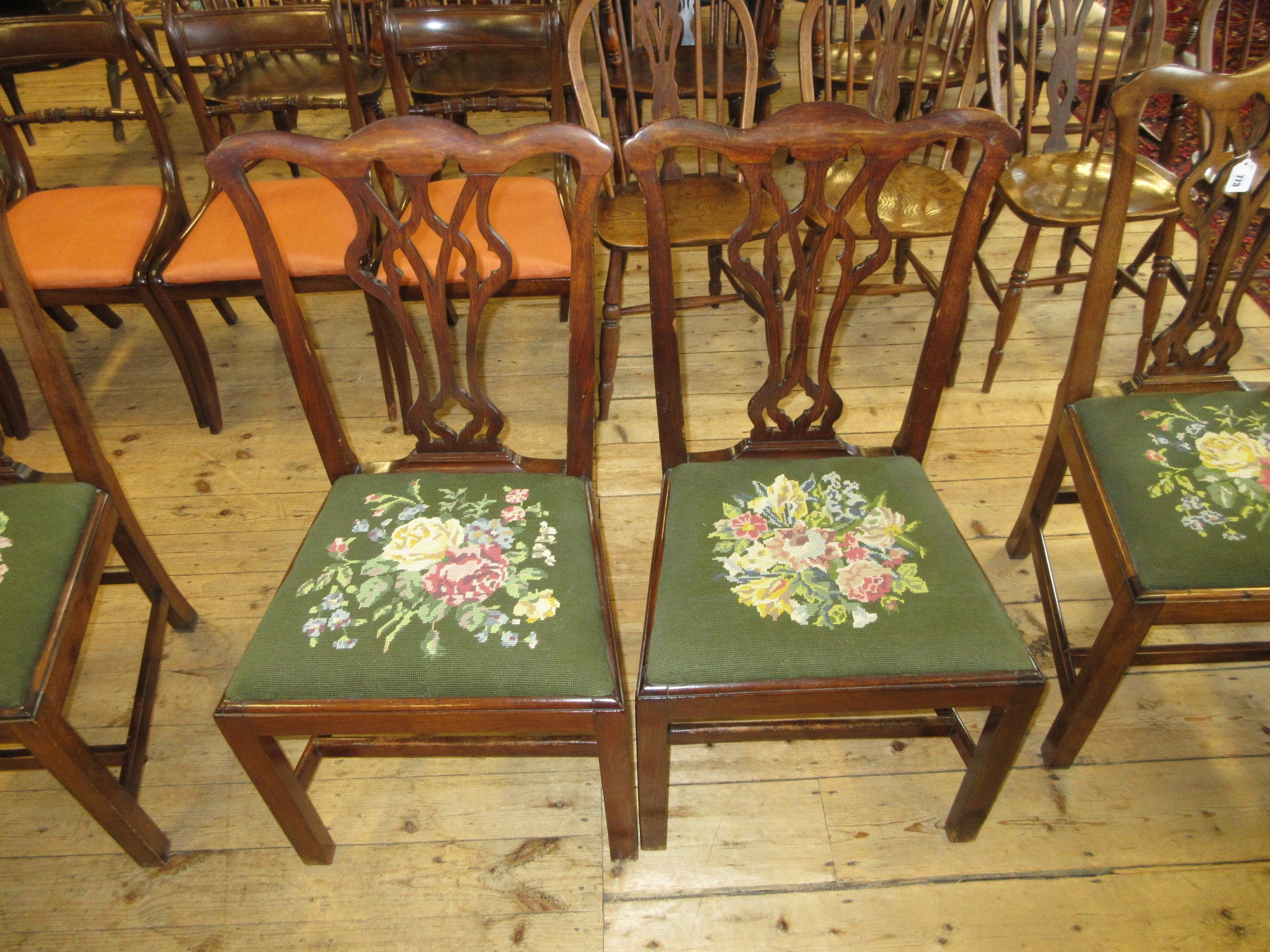 A SET OF SIX GEORGIAN OAK DINING CHAIRS Image